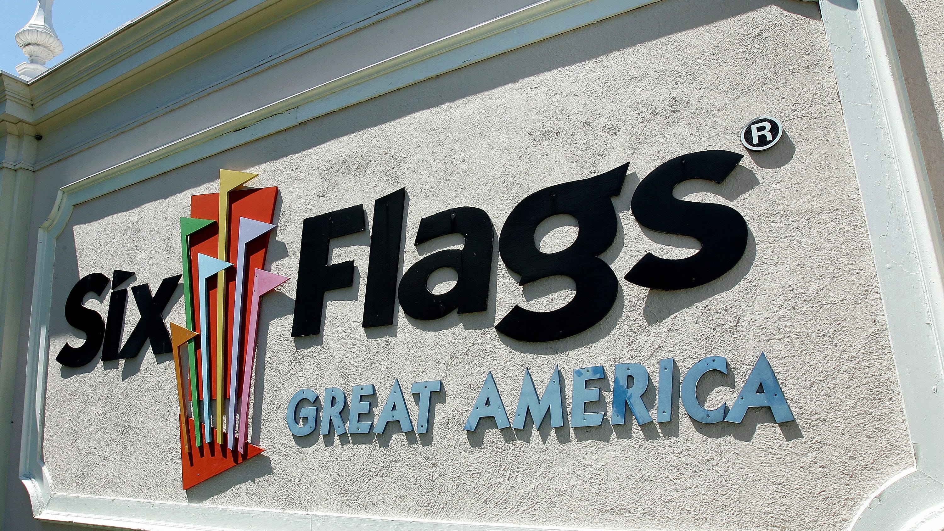 How to invest in your favorite theme park – from Disney World to Six Flags Great America