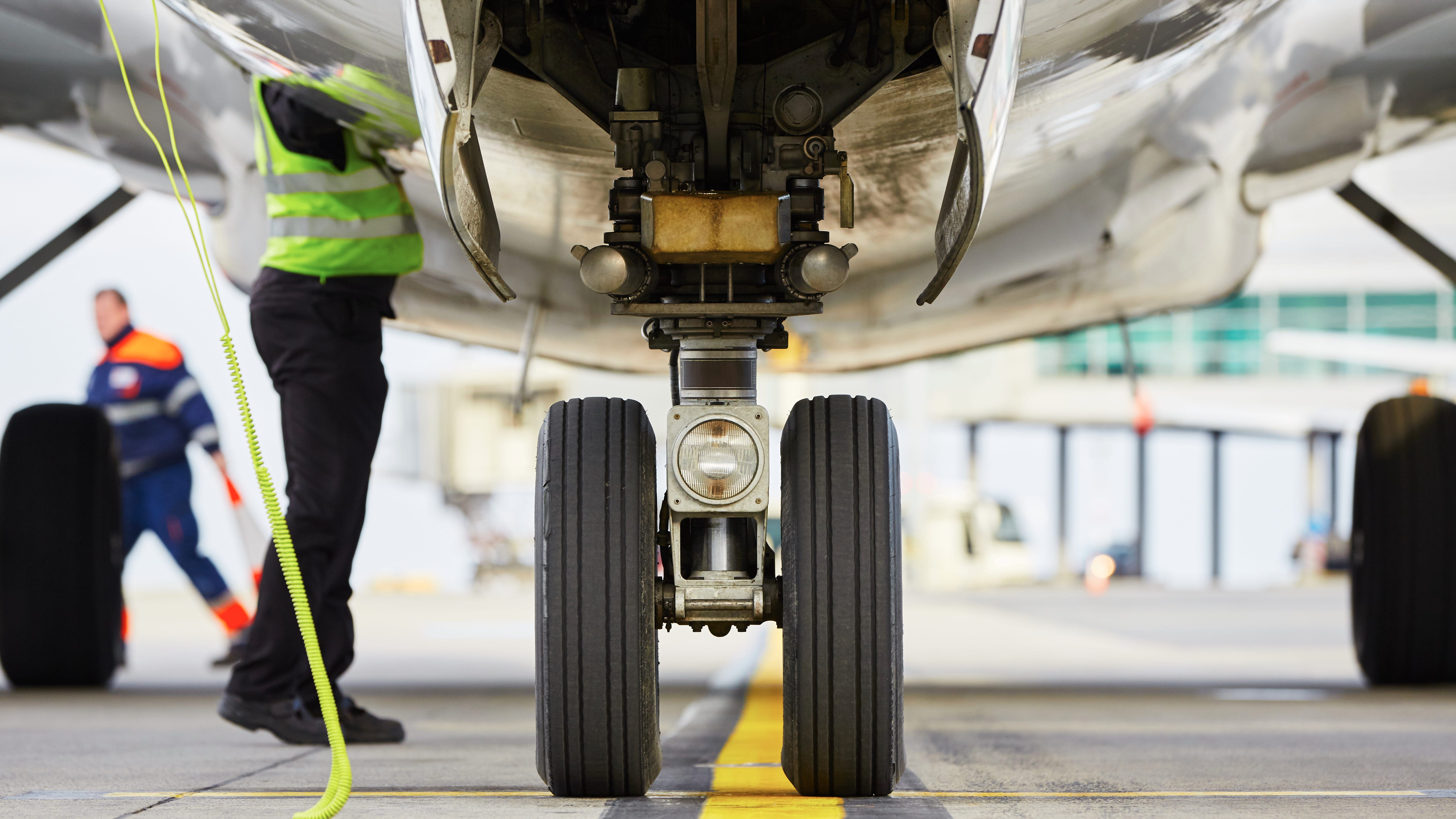 Chicago City Council unanimously approves minimum wage increase for contract airport workers