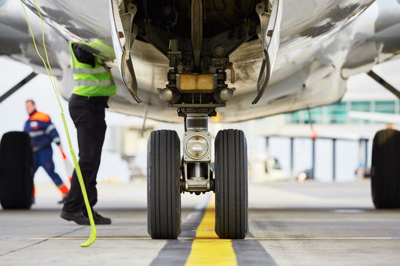 Chicago City Council unanimously approves minimum wage increase for contract airport workers