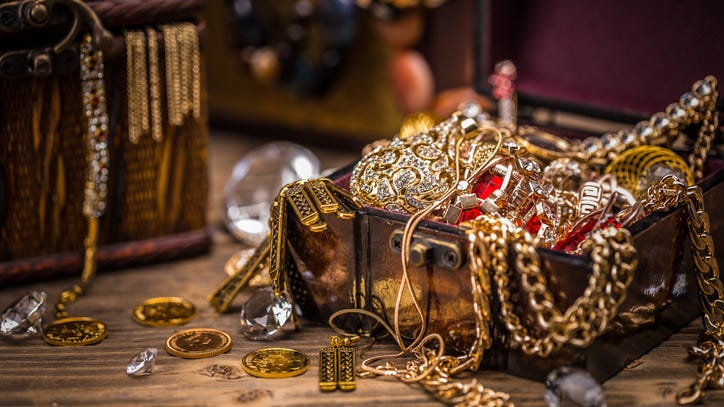 ‘Thrill of the Chase’: Treasure Worth Over $1 Million Discovered in Rocky Mountains After 10-Year Search