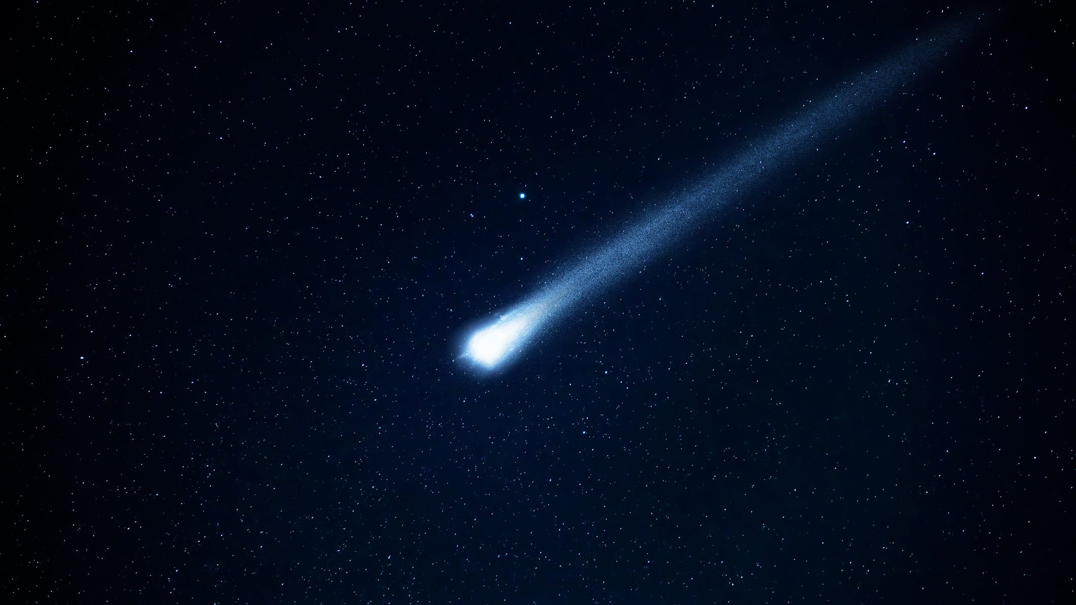 Meteor caught on camera streaking through sky at 32,000 mph