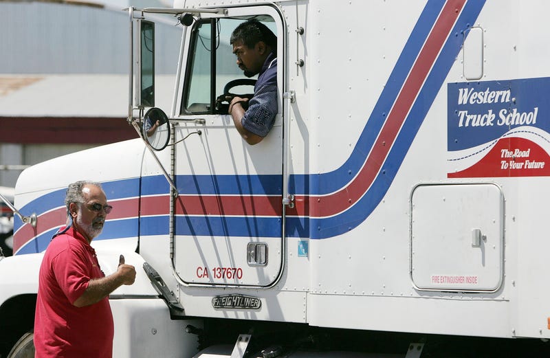 The U.S. Department of Transportation says more than 550 commercial driving schools nationwide must shut down after federal investigators found widespread safety violations, including unqualified instructors and inadequate testing of students.