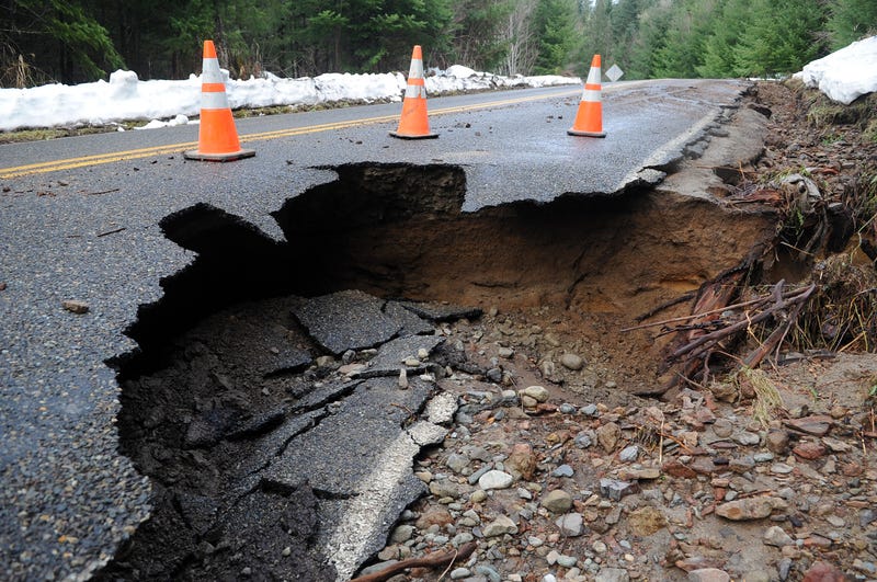 2 Cars Fall Into Chatsworth Sinkhole