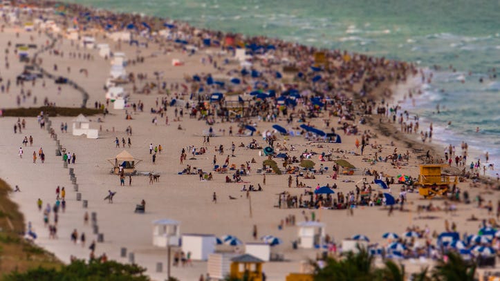 Health expert warns spring break could lead to ‘what we saw after Thanksgiving and Christmas'