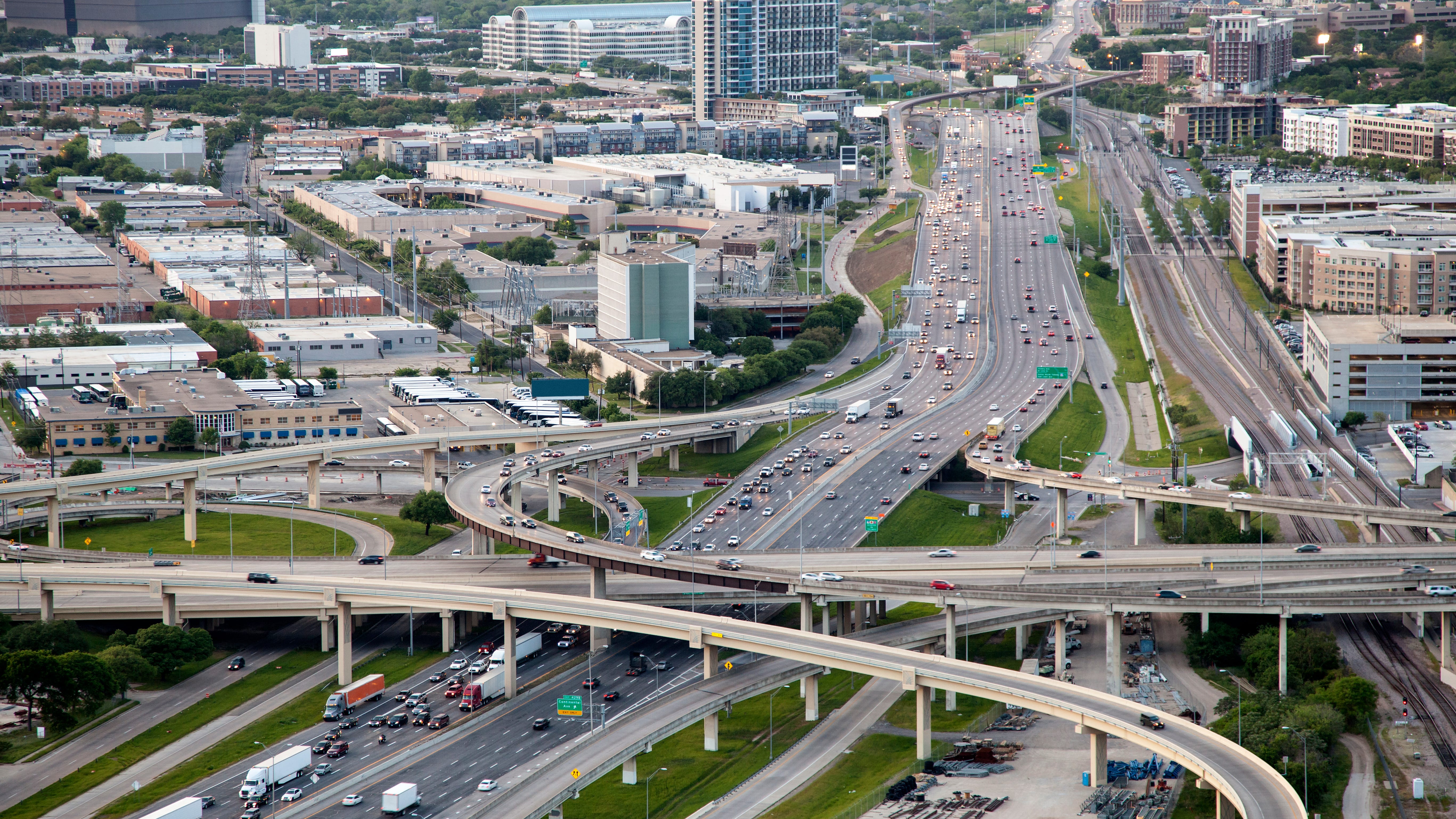 Ask the Expert: How can we save money on Memorial Day travel?