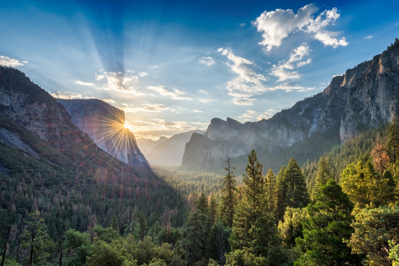 Sunrise at the Tunnel View at Yosemite National Park.