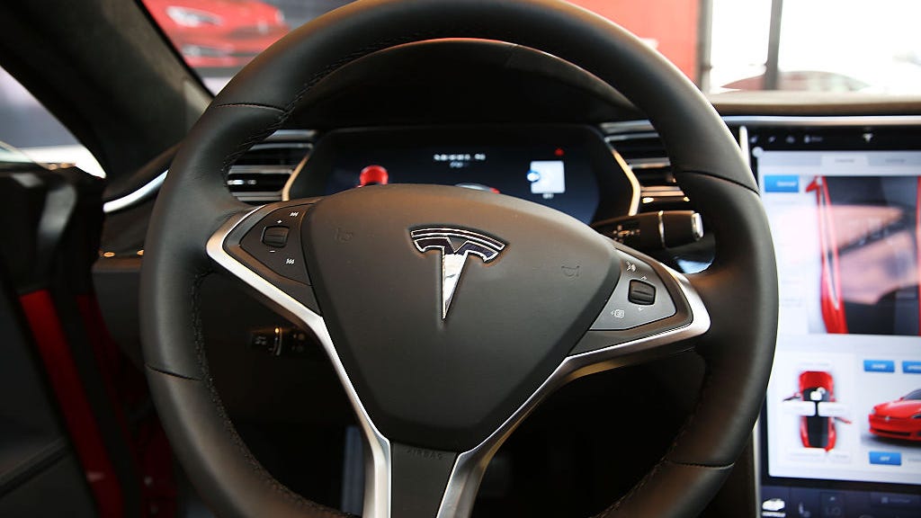 Tesla owner says steering wheel came off in his hands with a car full of passengers