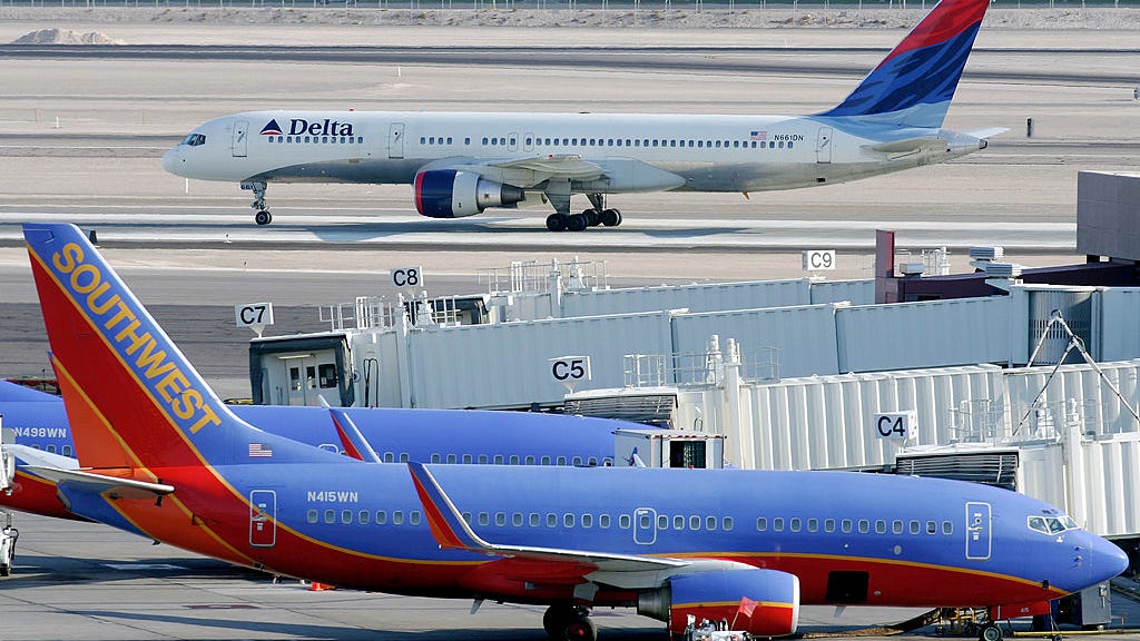 3 major US airlines won't force employees to get vaccinated