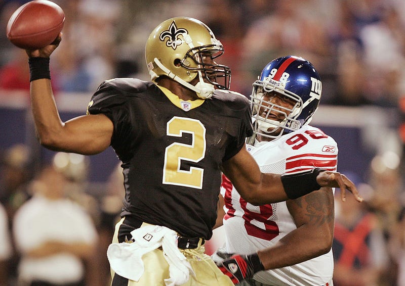 Aaron Brooks throwing for New Orleans