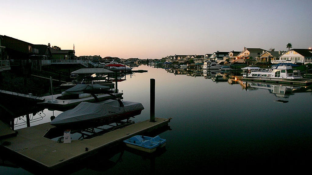 Harmful algae blooms have residents of Discovery Bay on alert