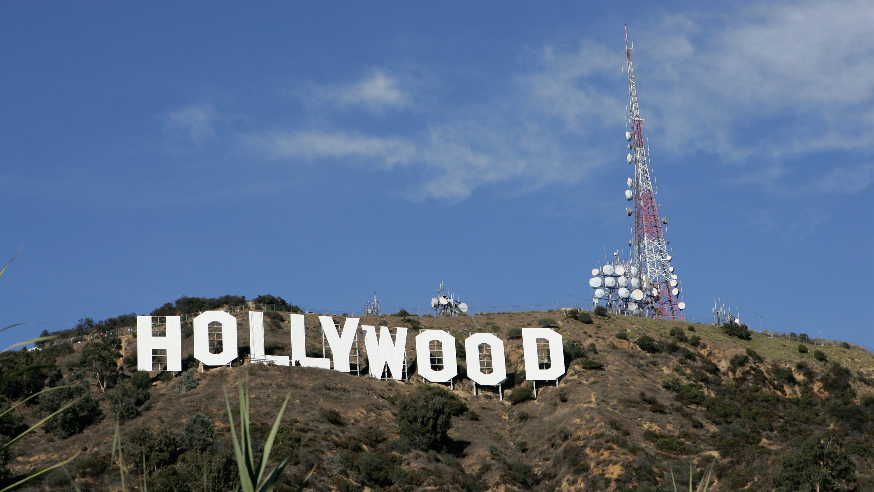 Newly painted Hollywood sign gets thumbs-up from mayor