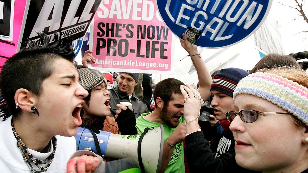 White House warns Supreme Court protesters