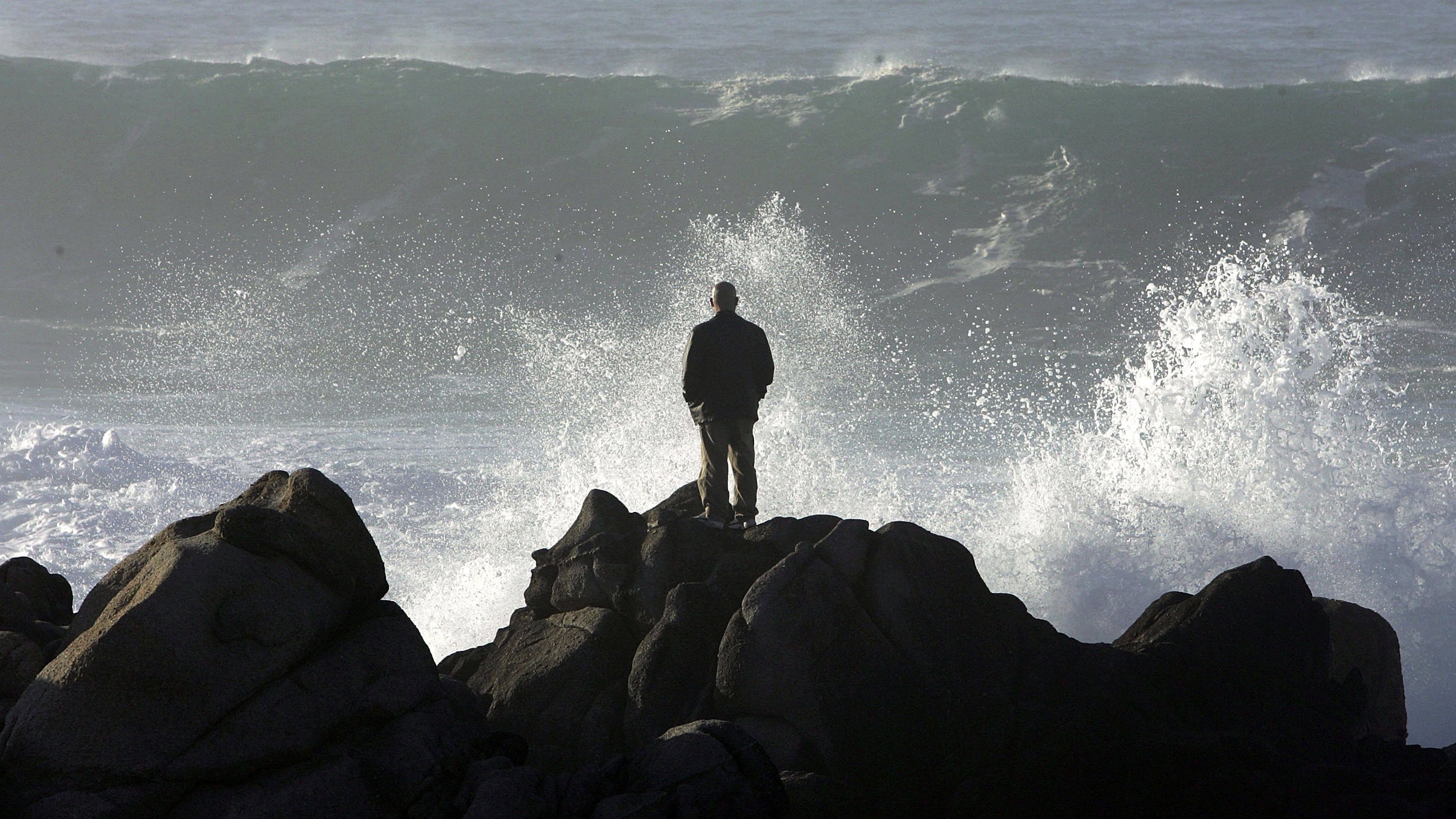 Sneaker waves return to the Bay Area