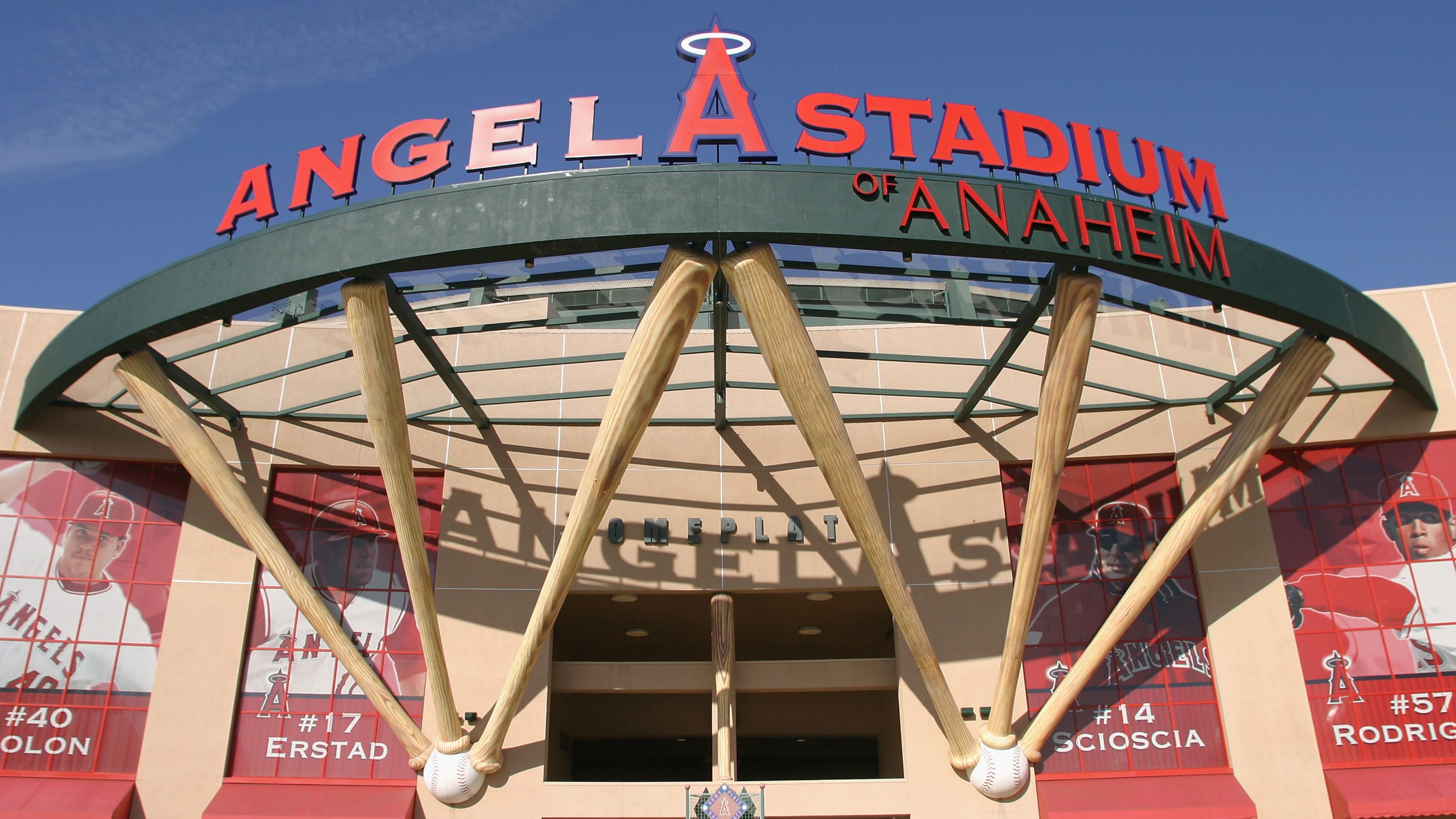 Two teens sue L.A. Angels, alleging team broke deal