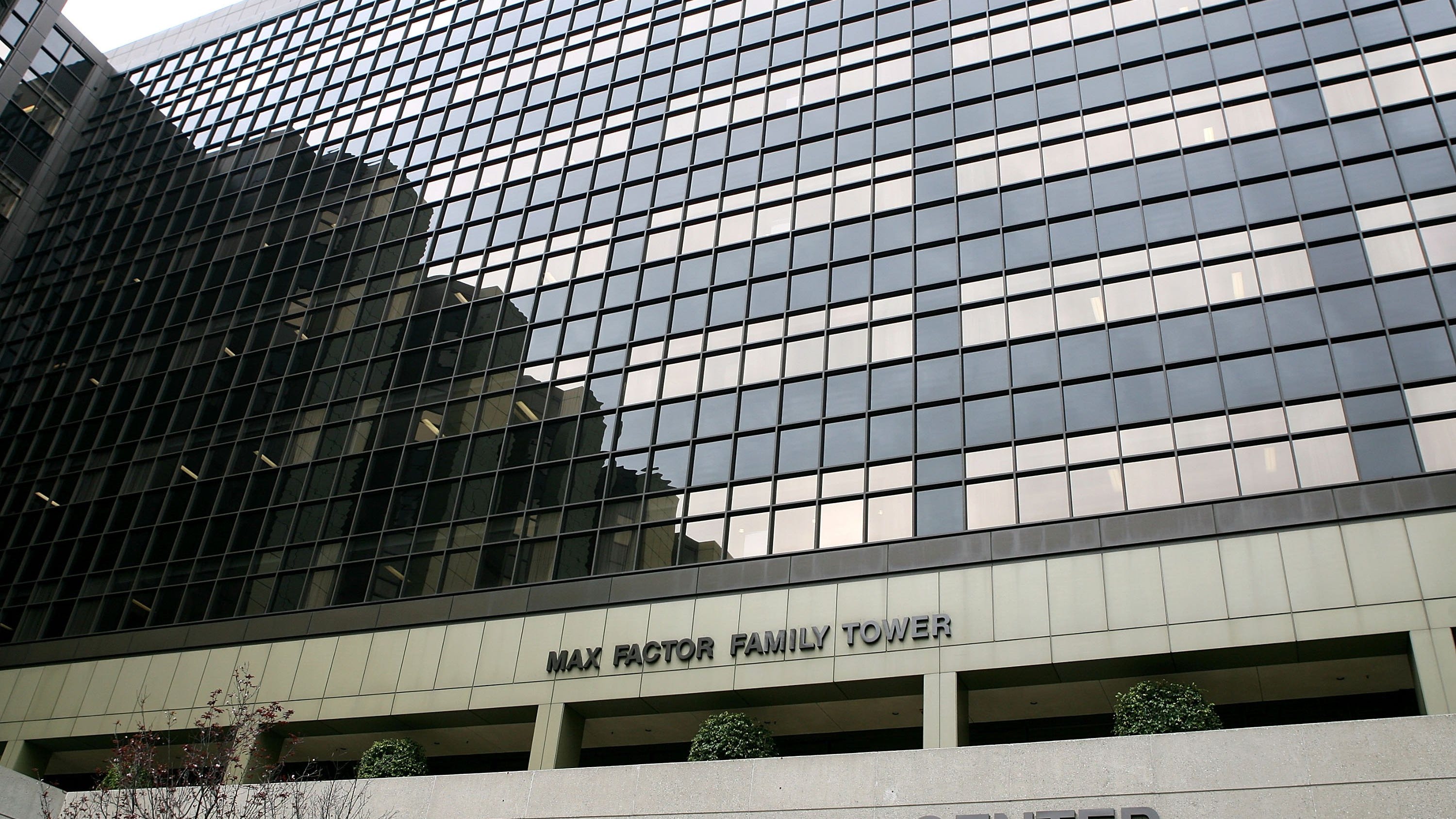 Cedars-Sinai workers sue over COVID vaccine mandate