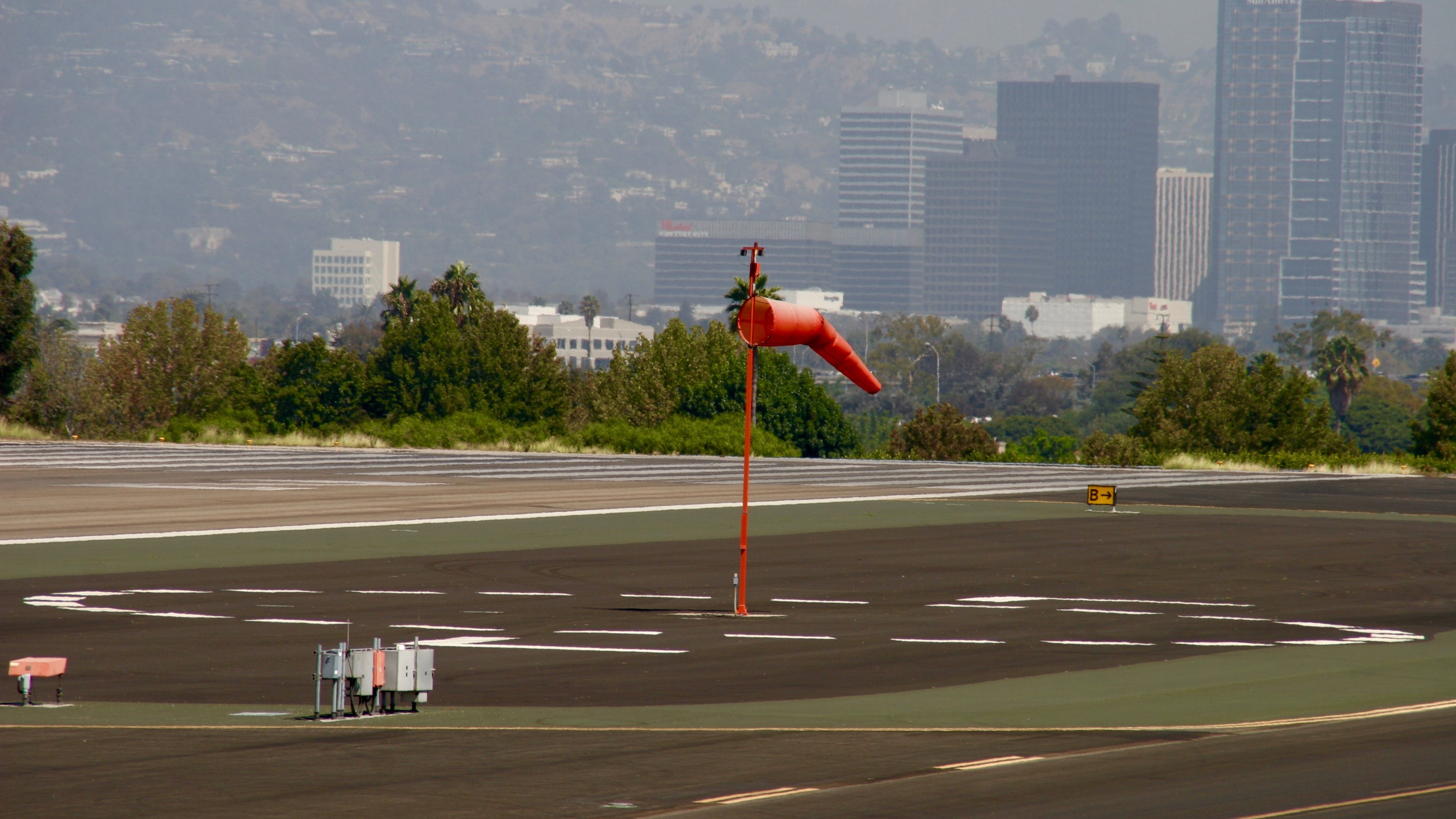 2 Killed in Santa Monica plane crash; investigation underway