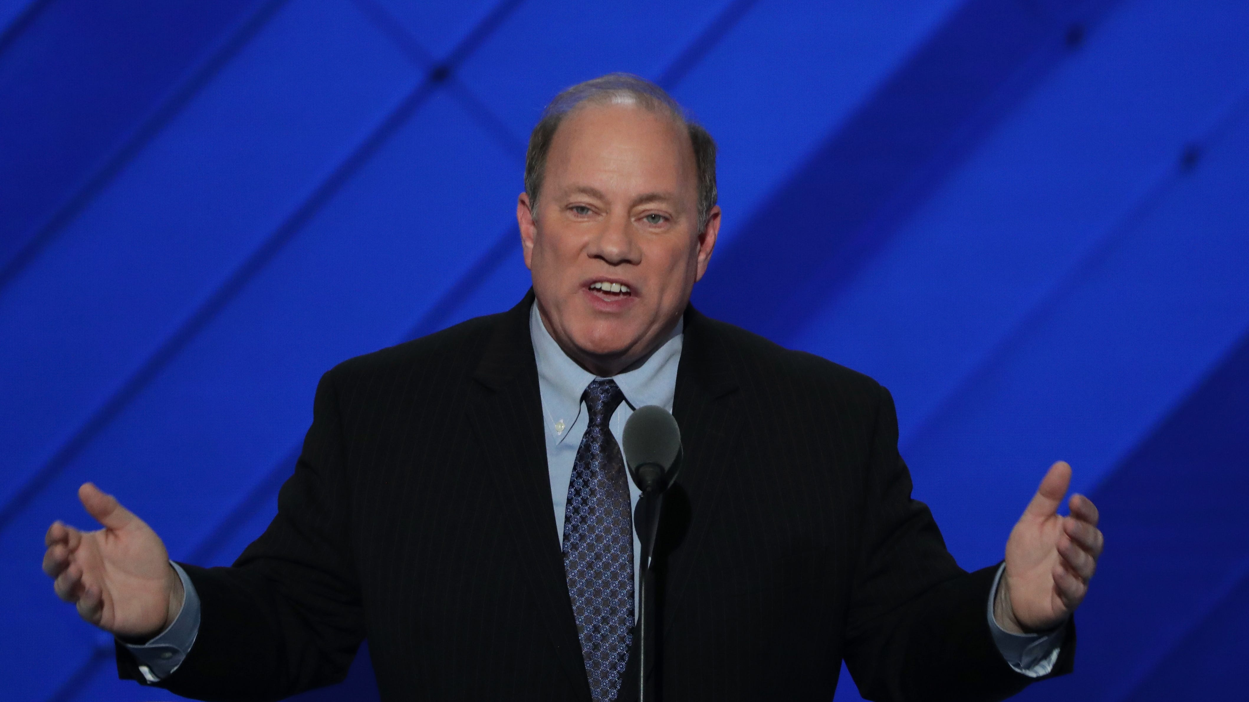 Mayor Duggan addresses freeway shootings, the FBI, jobs and gas prices ahead of keynote speech on Mackinac Island