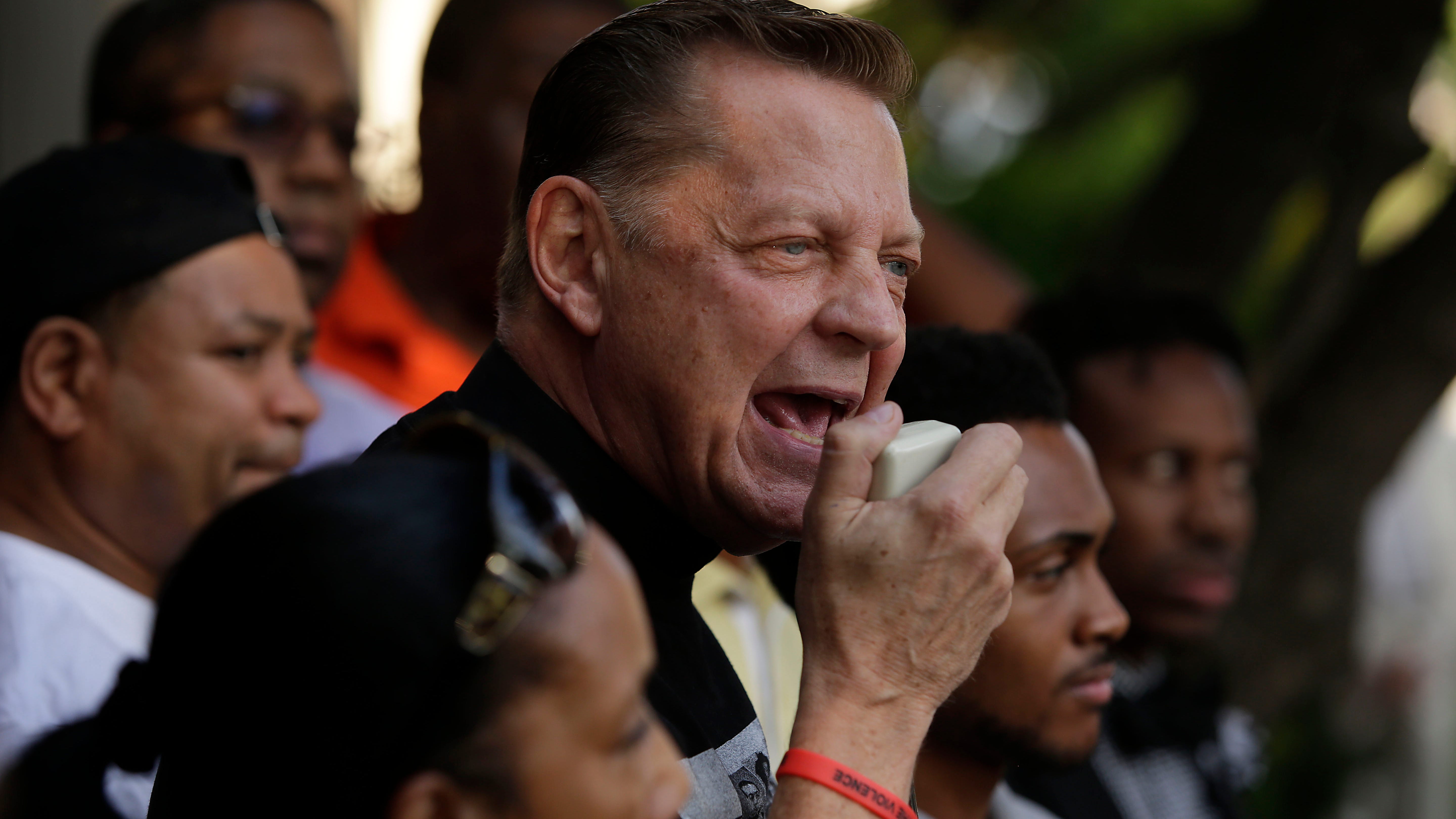 South Side pastor pushes requirement that religious institutions must help youth