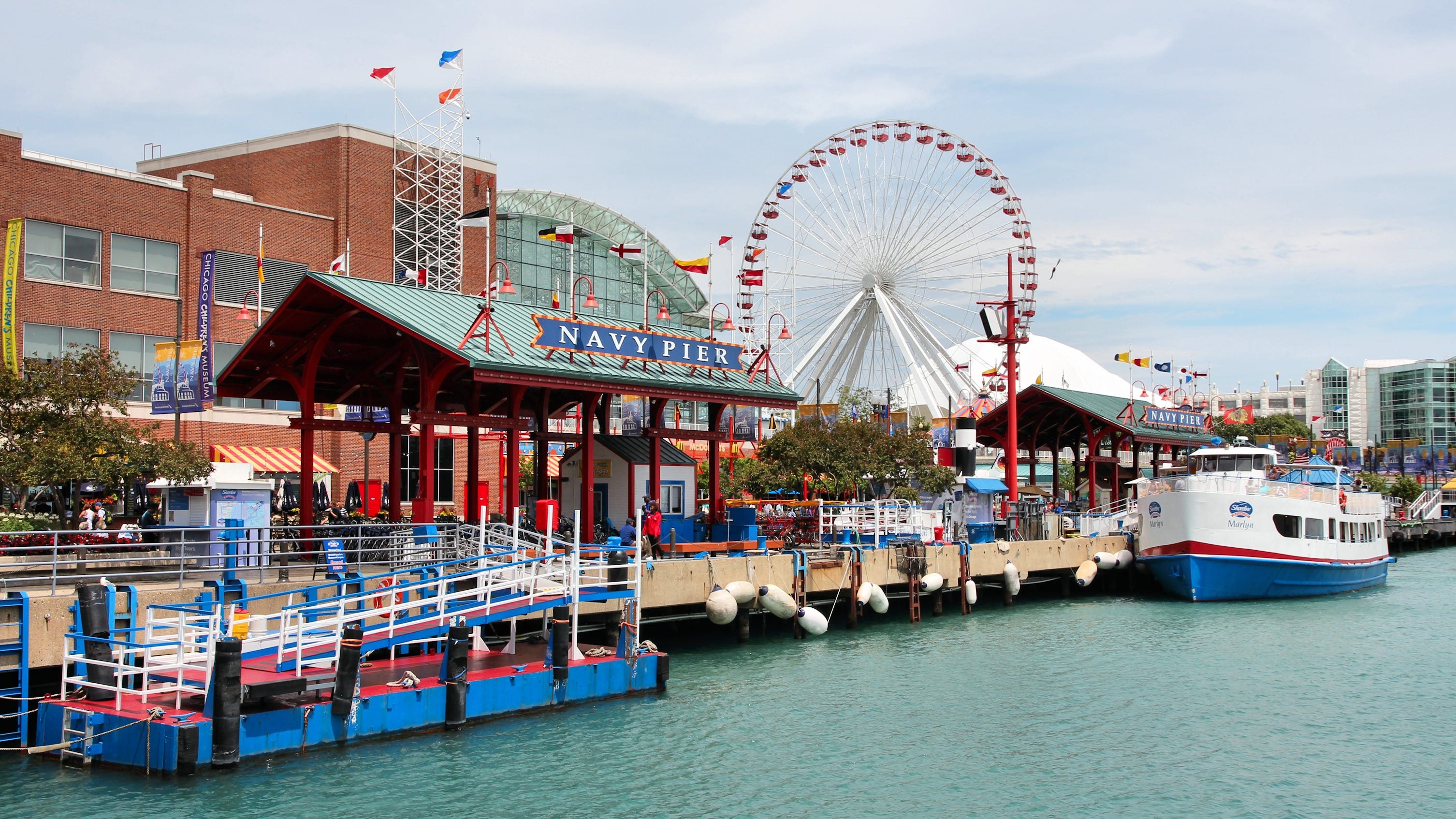 Navy Pier hosts job fair ahead of planned reopening