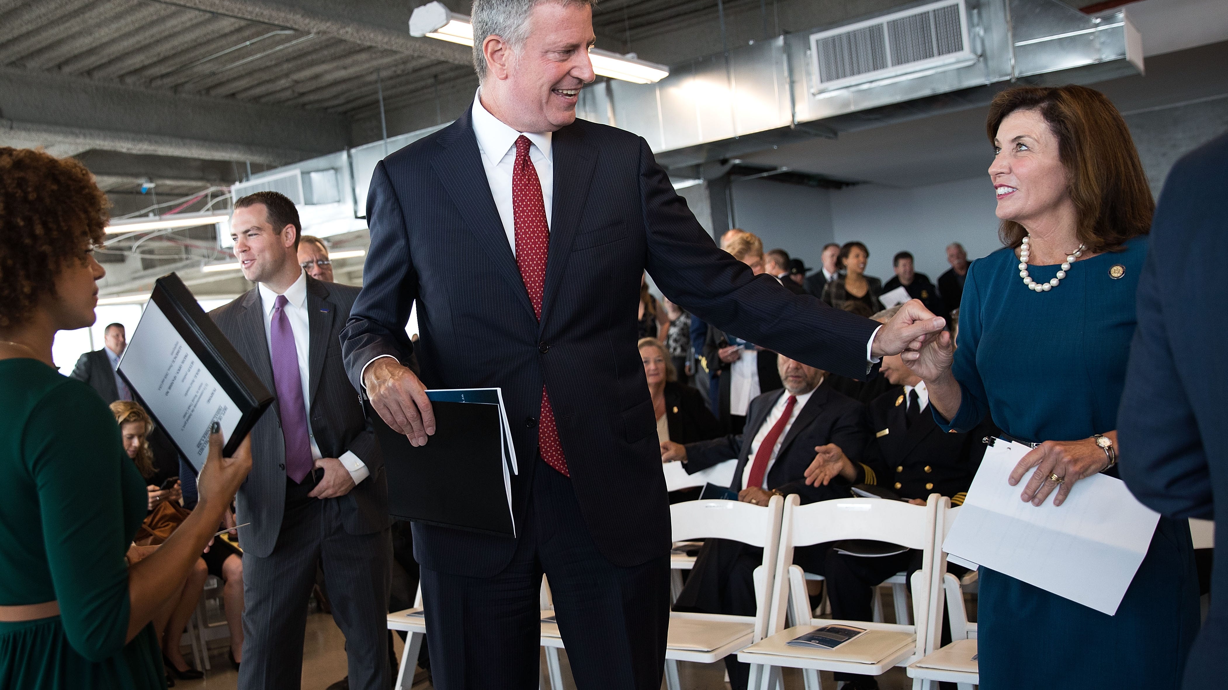 VIDEO: De Blasio considering run for NY governor, other political 'options'