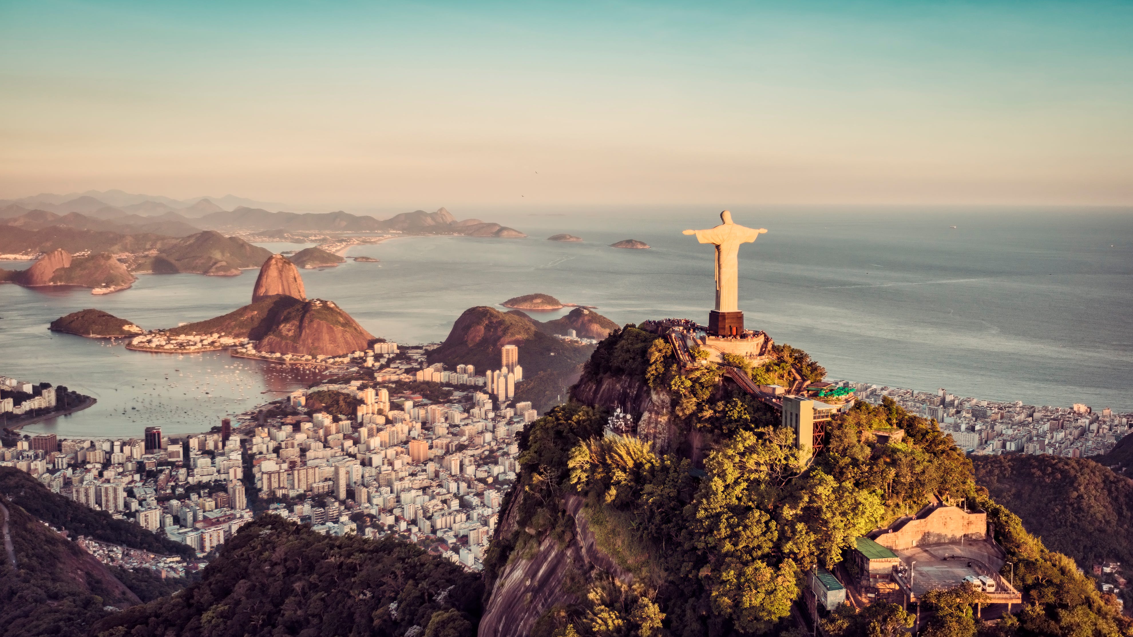 American tourist dies in Rio after being hit by stray bullet