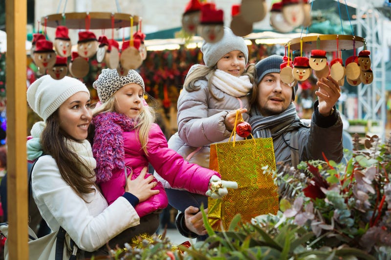 WalletHub report: Chicagoans can afford to spend $759 on holiday gifts while Napervillians can spend $2,941