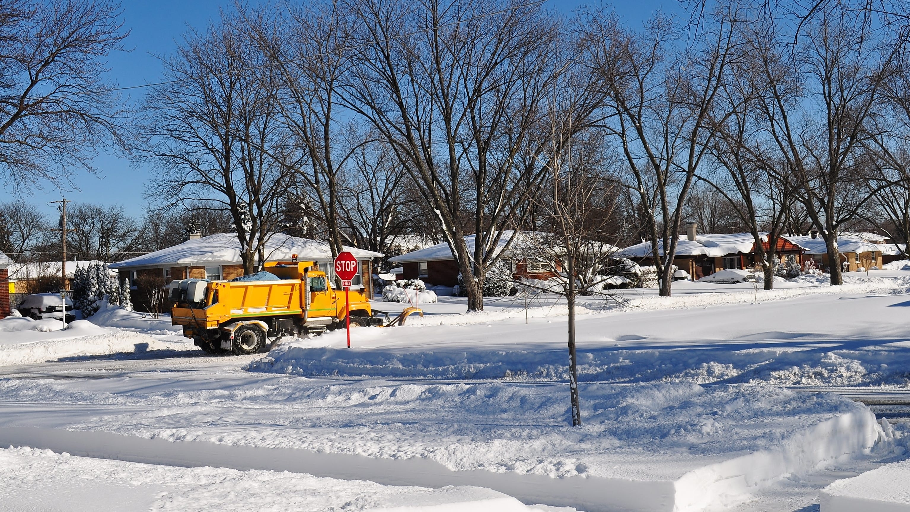 Need extra cash this winter? IDOT hiring ‘snowbirds’ to plow, salt streets.