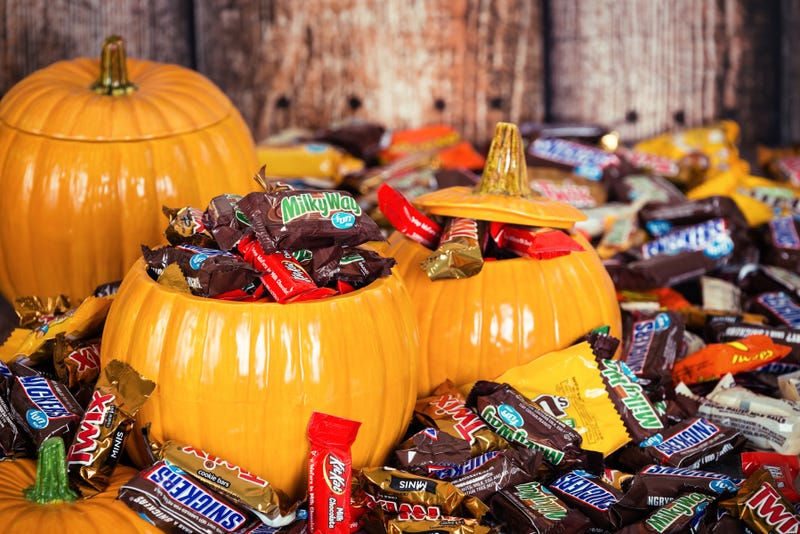 A Twin Cities-baseddentist says it’s not a trick, eating Halloween candy in one sitting is better.
