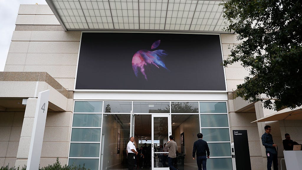 Apple mandates Bay Area workers return to  office more by September
