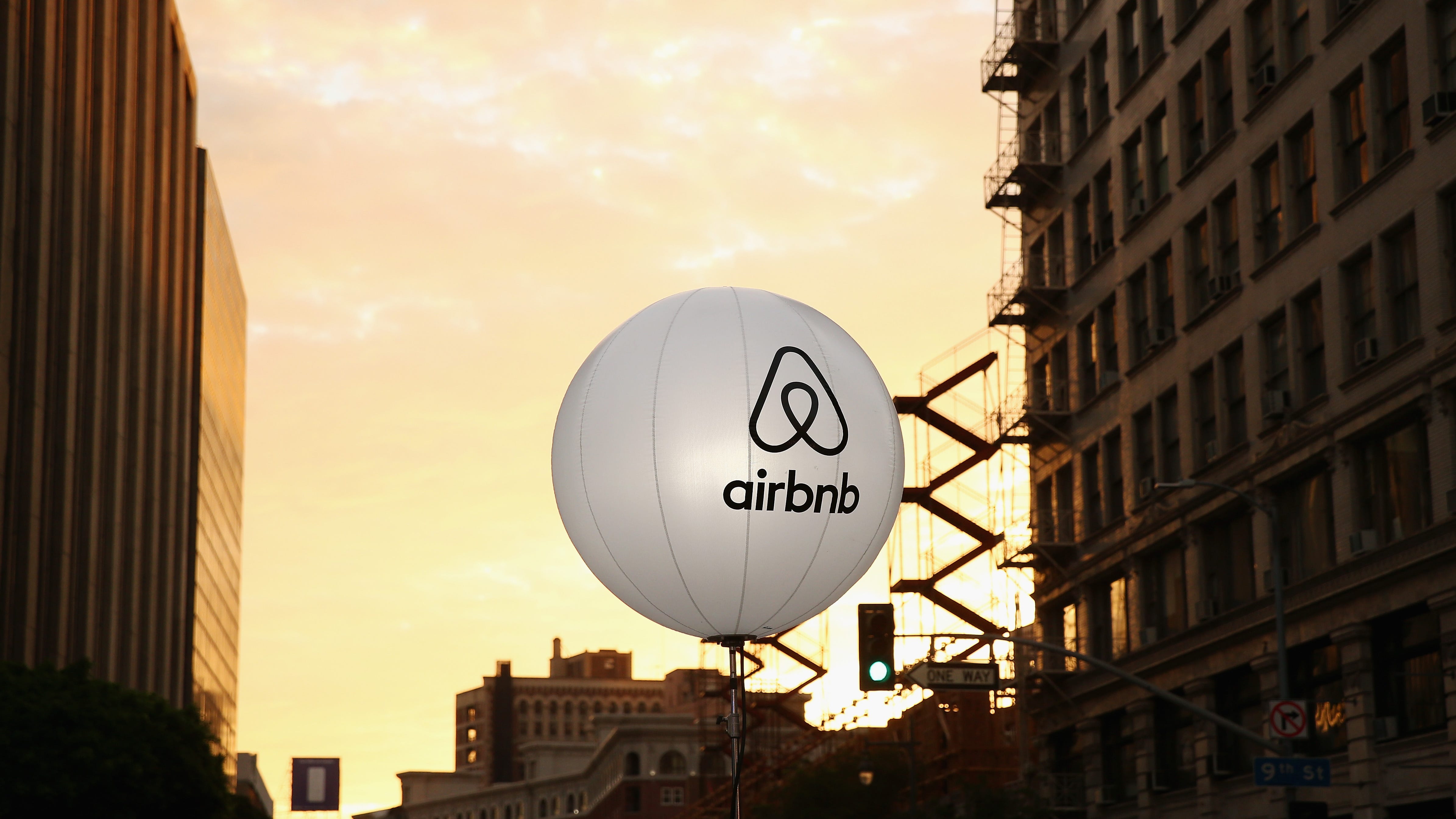 Airbnb reports 2,000% increase in searches from Ohio for L.A. hosts