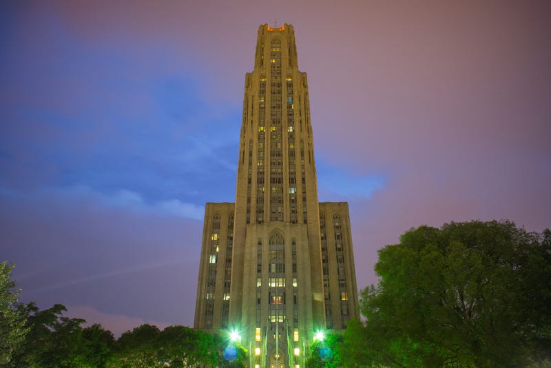Cathedral of Learning at night