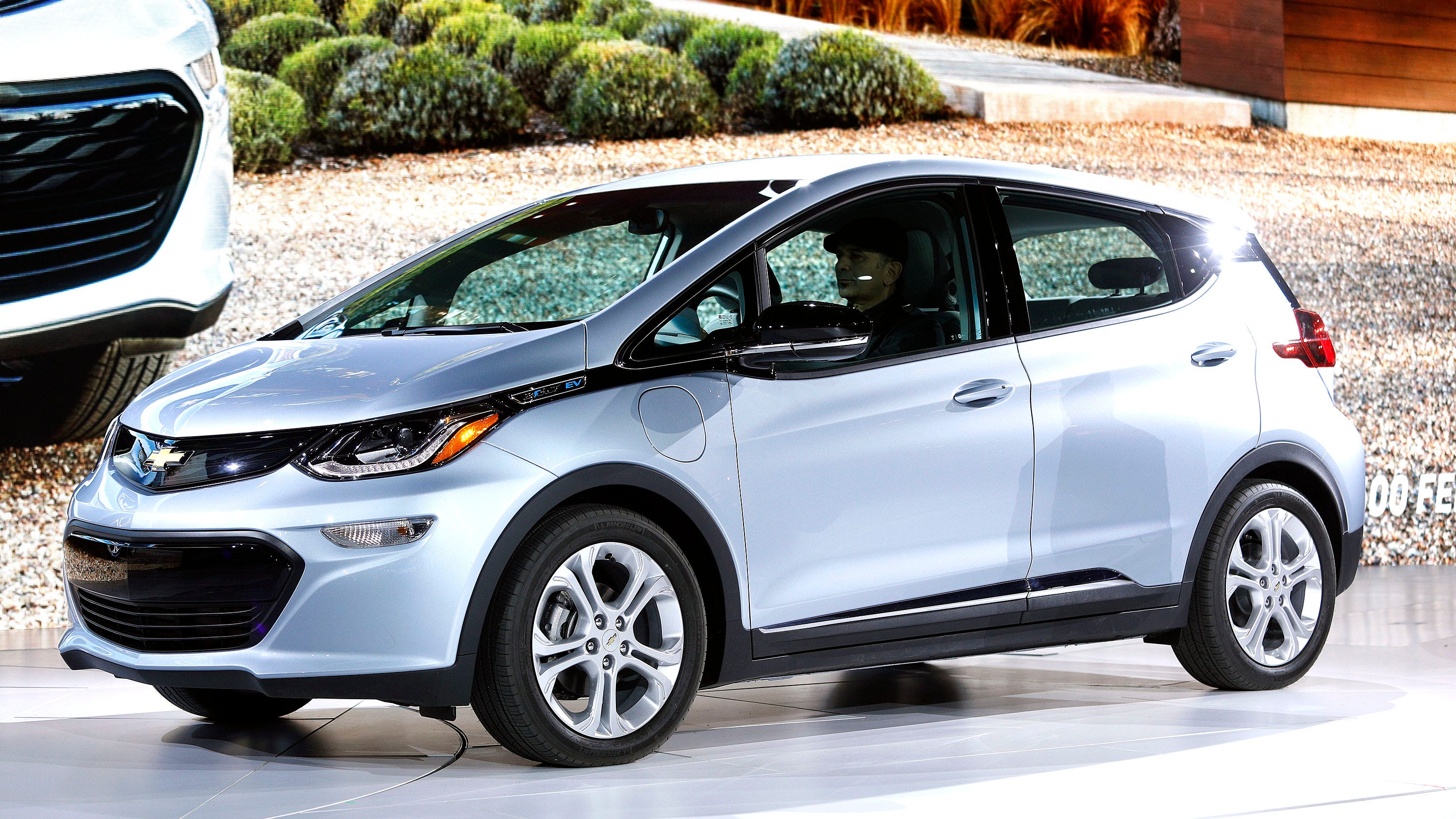 General Motors warns Chevy Bolt owners of fire risk