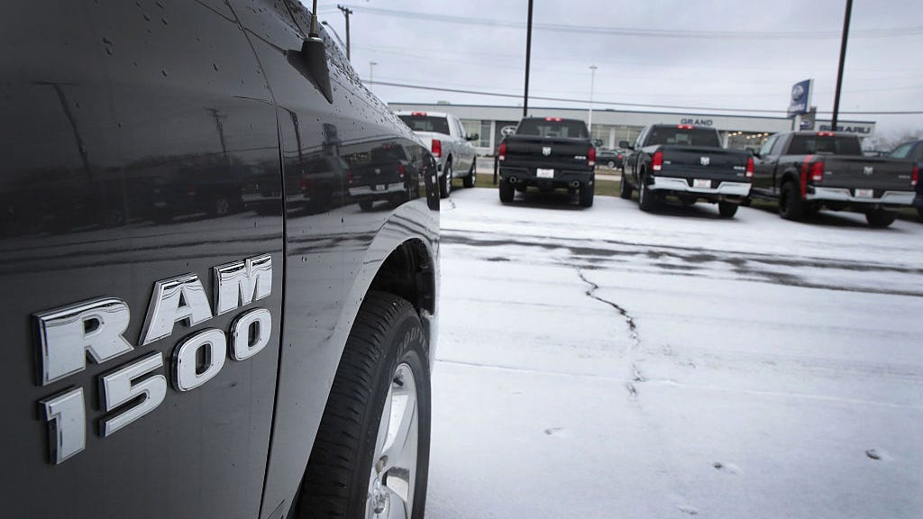 Police searching for suspected auto thieves after trucks stolen in Metro Detroit