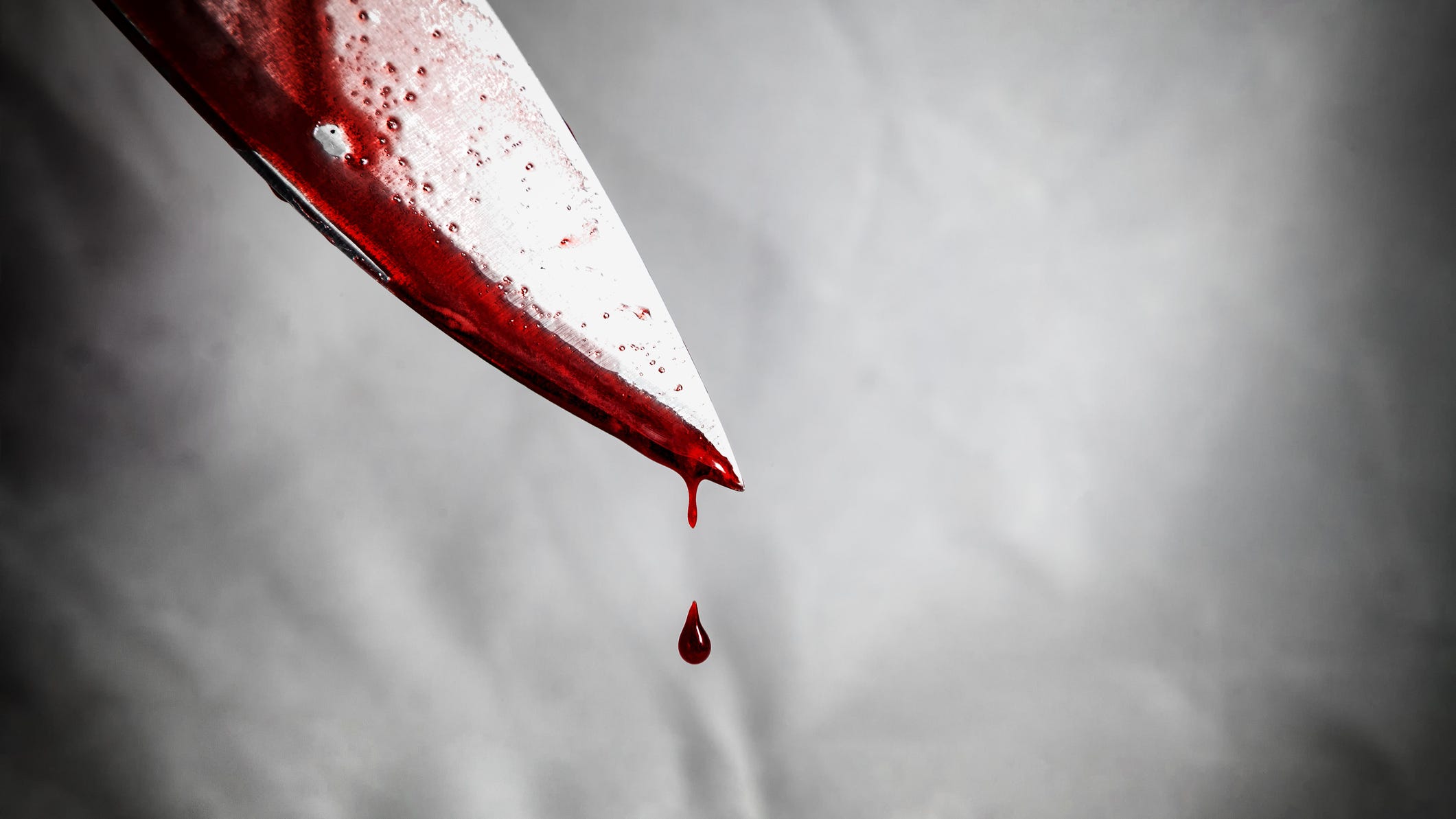 Masked, knife-wielding man kills 2 people, injures 2 others in Laplace