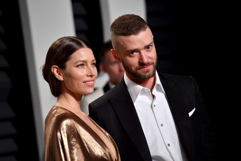 Actor Jessica Biel (L) and actor-recording artist Justin Timberlake attend the 2017 Vanity Fair Oscar Party hosted by Graydon Carter at Wallis Annenberg Center for the Performing Arts on February 26, 2017 in Beverly Hills, California