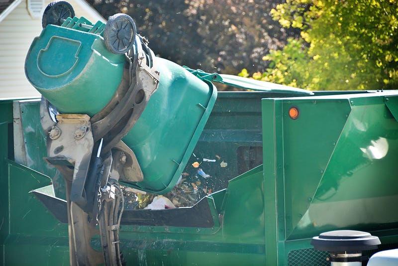 Garbage truck 