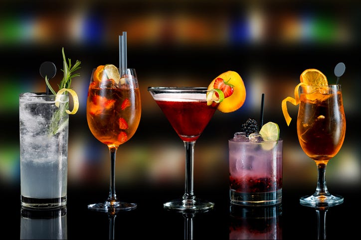 Five different cocktails in different glasses. A mojito, a martini, an old fashioned.
