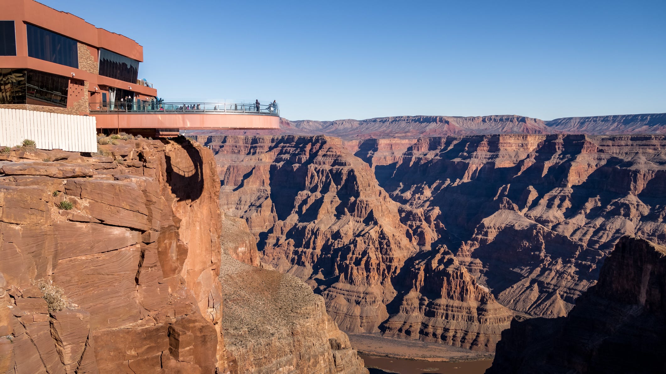 Tourist dies after a 4,000-foot tumble from popular Grand Canyon spot