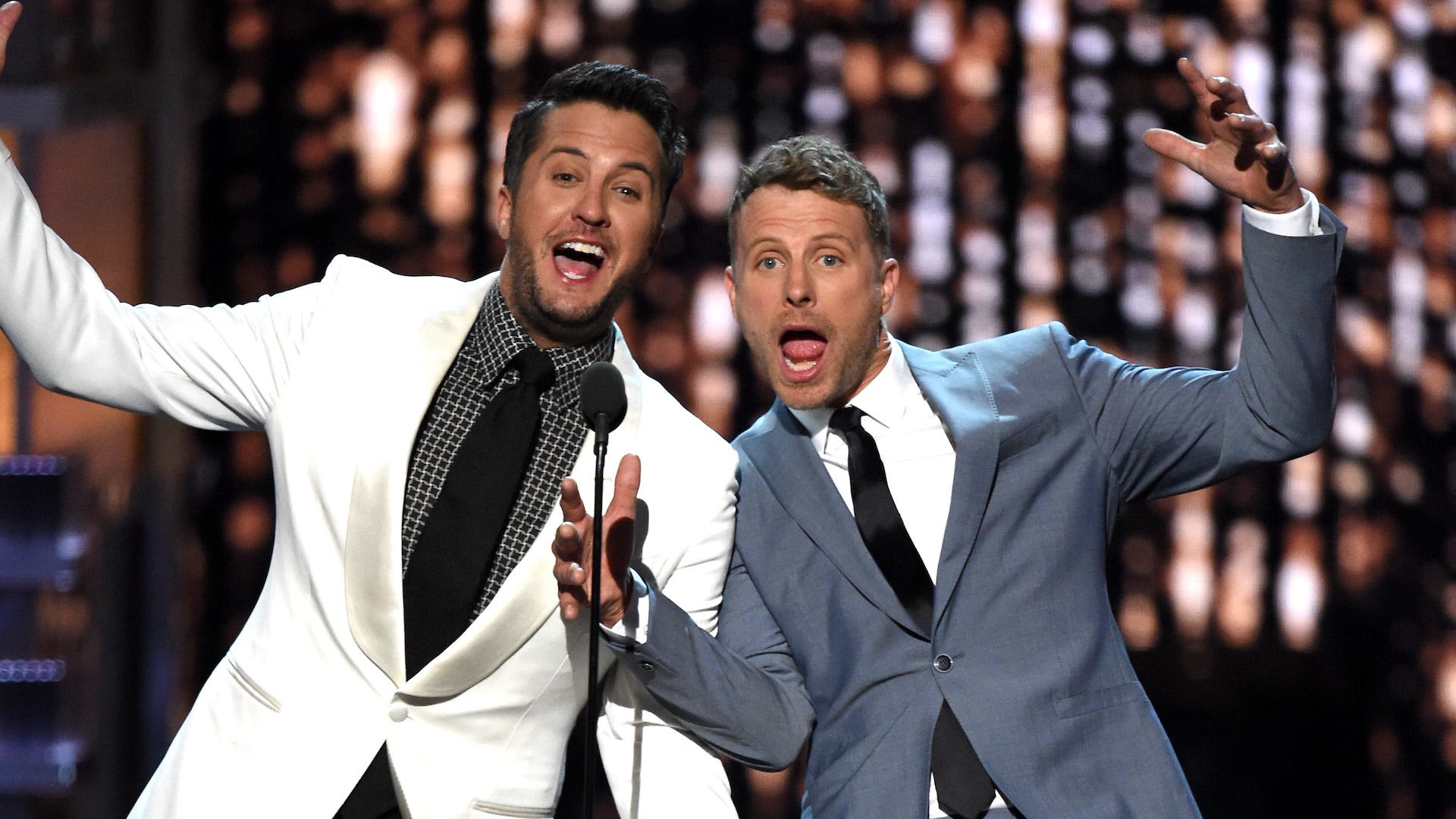 Dierks Bentley says he and Luke Bryan were ‘old guys in tight clothing’ for 100-mile bike race
