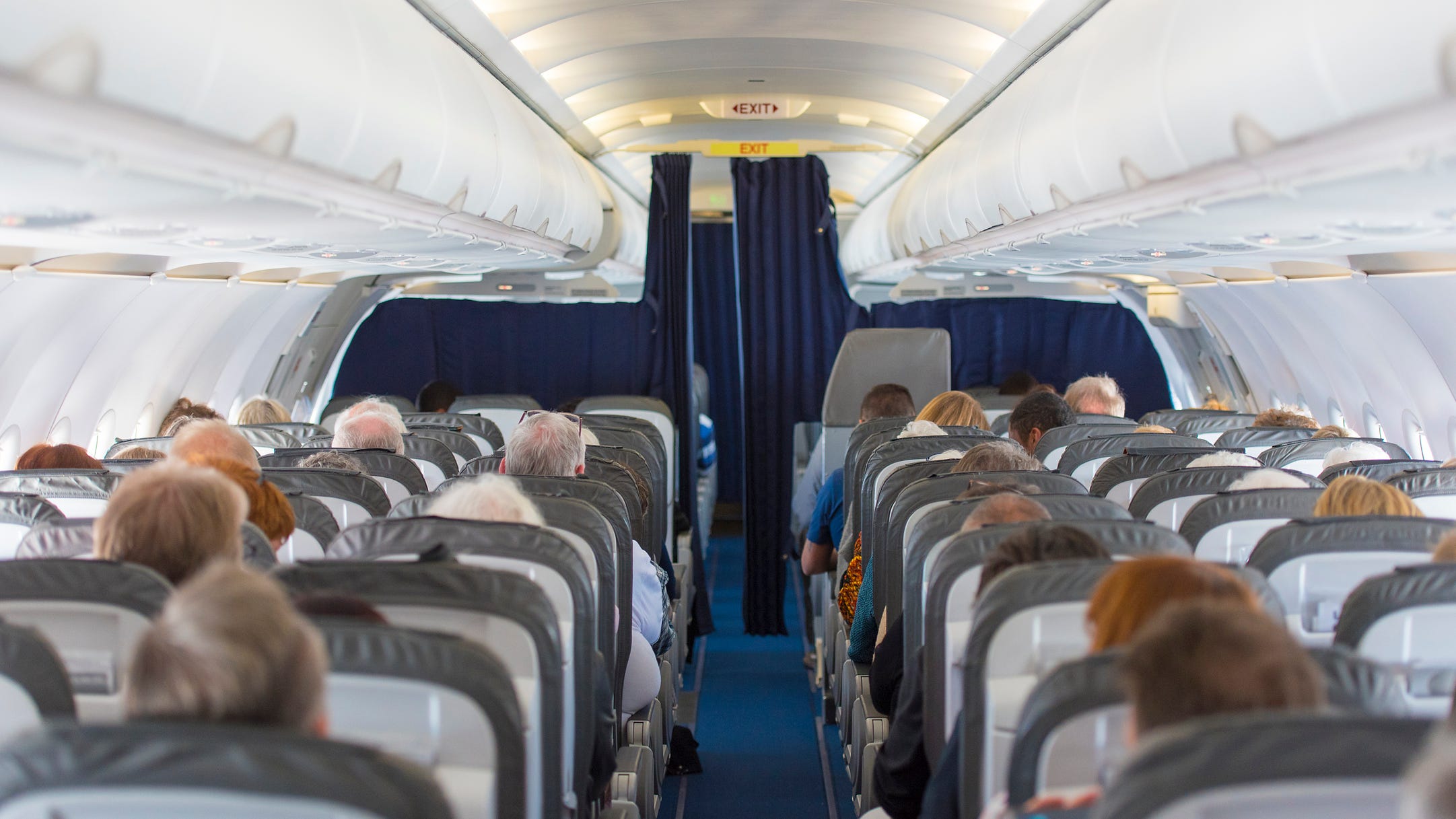 American, United Airlines Resume Filling Middle Seats
