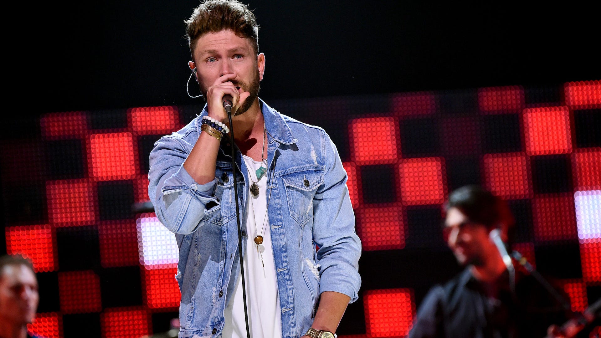 Chris Lane shares his 'dad bod dilemma'