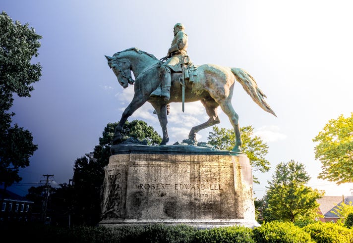 Robert E Lee statue