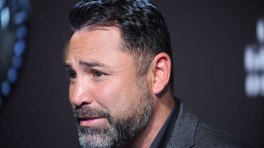 Óscar De La Hoya saldrá del retiro en busca de Floyd Mayweather Jr.