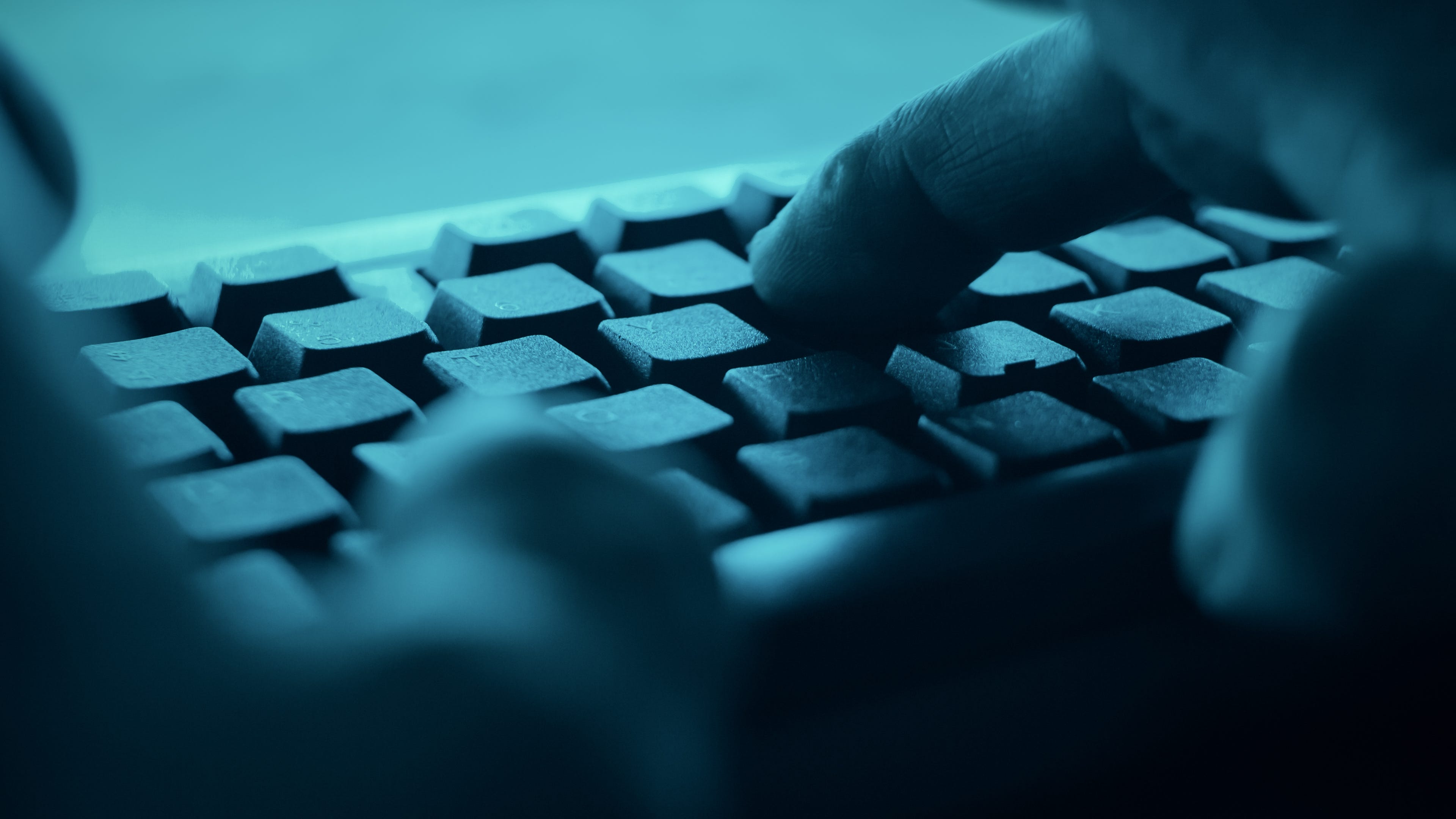 Beverly Hills man pleads guilty to attempting to hire hitman off dark web to kill ex-girlfriend