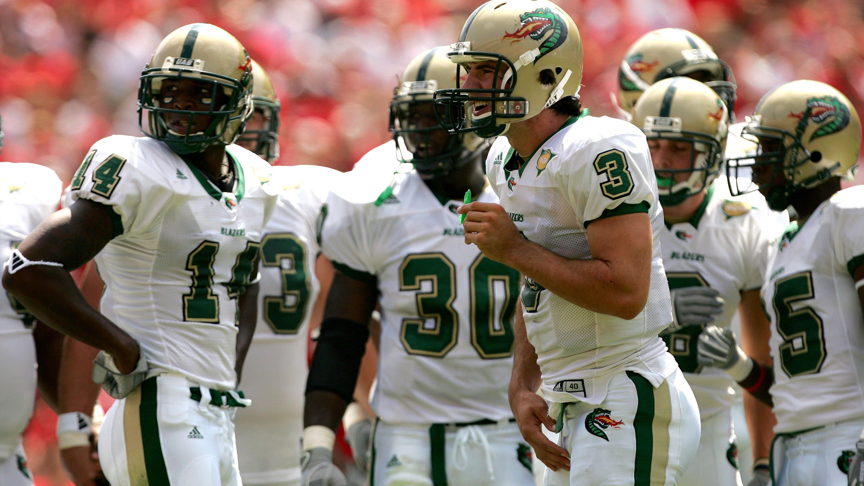 These 5 country artists played college football before tackling the stage