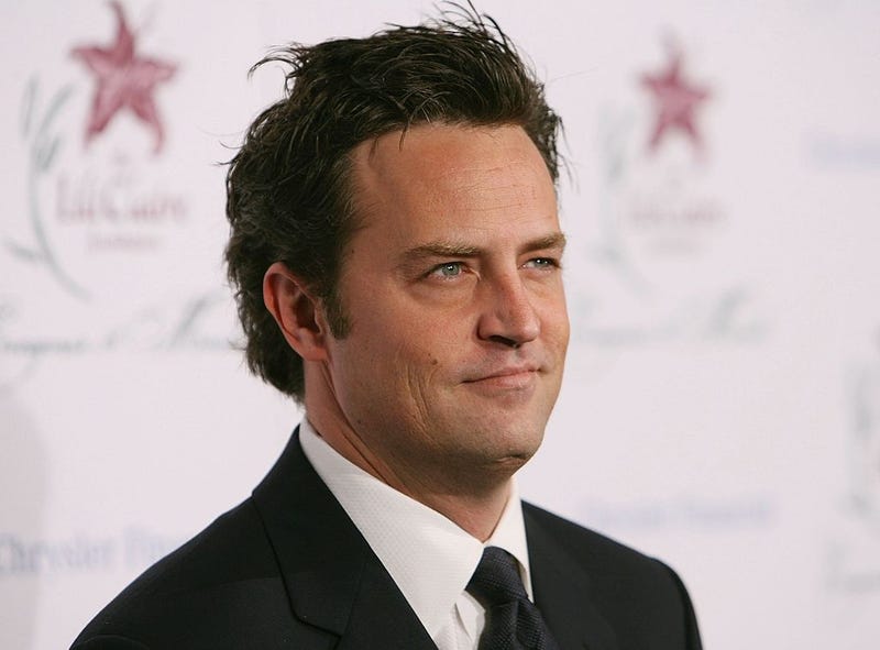 Actor Matthew Perry arrives at the 9th Annual Dinner Benefiting the Lili Claire Foundation at the Beverly Hilton Hotel on October 14, 2006 in Beverly Hills, California.