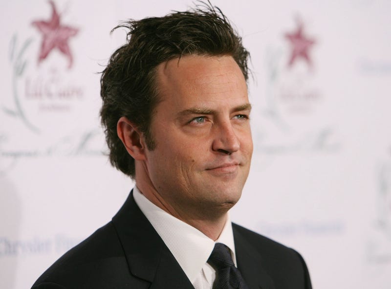 Actor Matthew Perry arrives at the 9th Annual Dinner Benefiting the Lili Claire Foundation at the Beverly Hilton Hotel on October 14, 2006 in Beverly Hills, California.