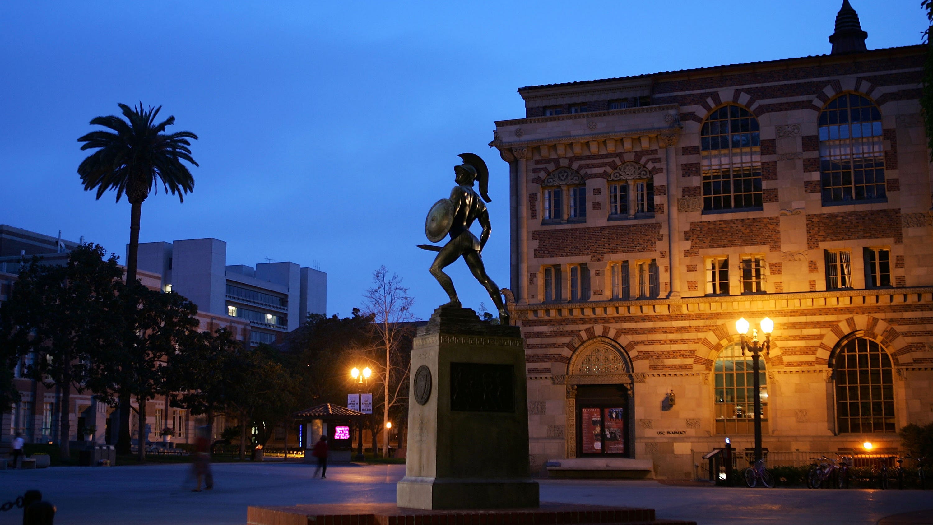 USC students sue university after being injured by falling roof tile