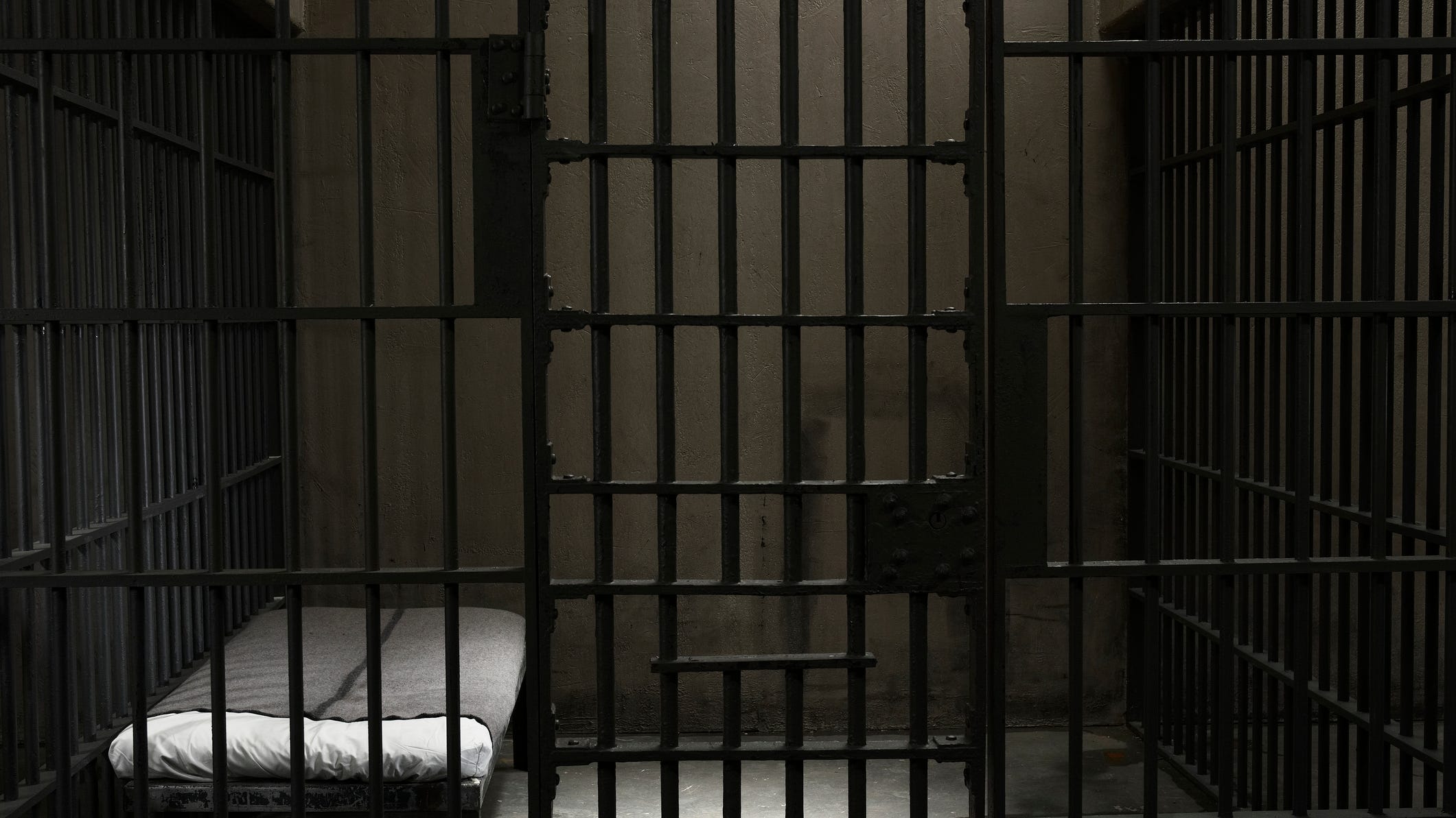 Report: Male employees have sexually assaulted women in at least two-thirds of federal prisons