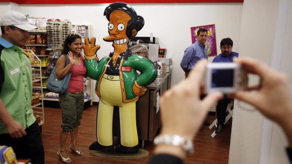 Hank Azaria Announces He Will No Longer Be the Voice of Apu on 'The Simpsons'